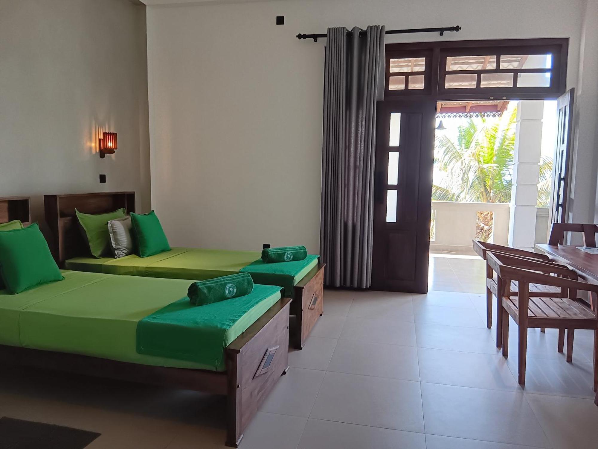 Plantation Surf Inn & Restaurant - Midigama East Ngoại thất bức ảnh