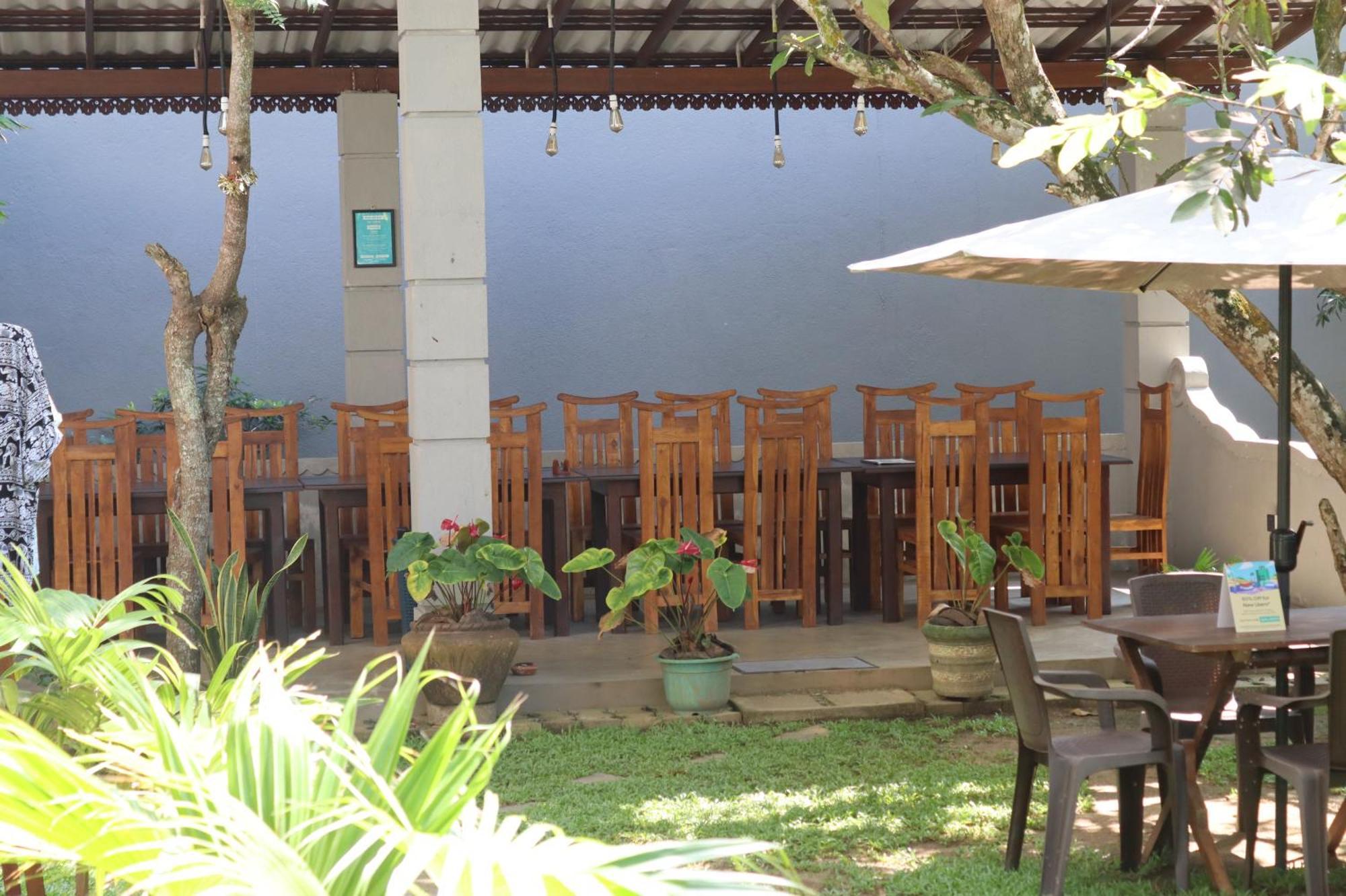 Plantation Surf Inn & Restaurant - Midigama East Ngoại thất bức ảnh
