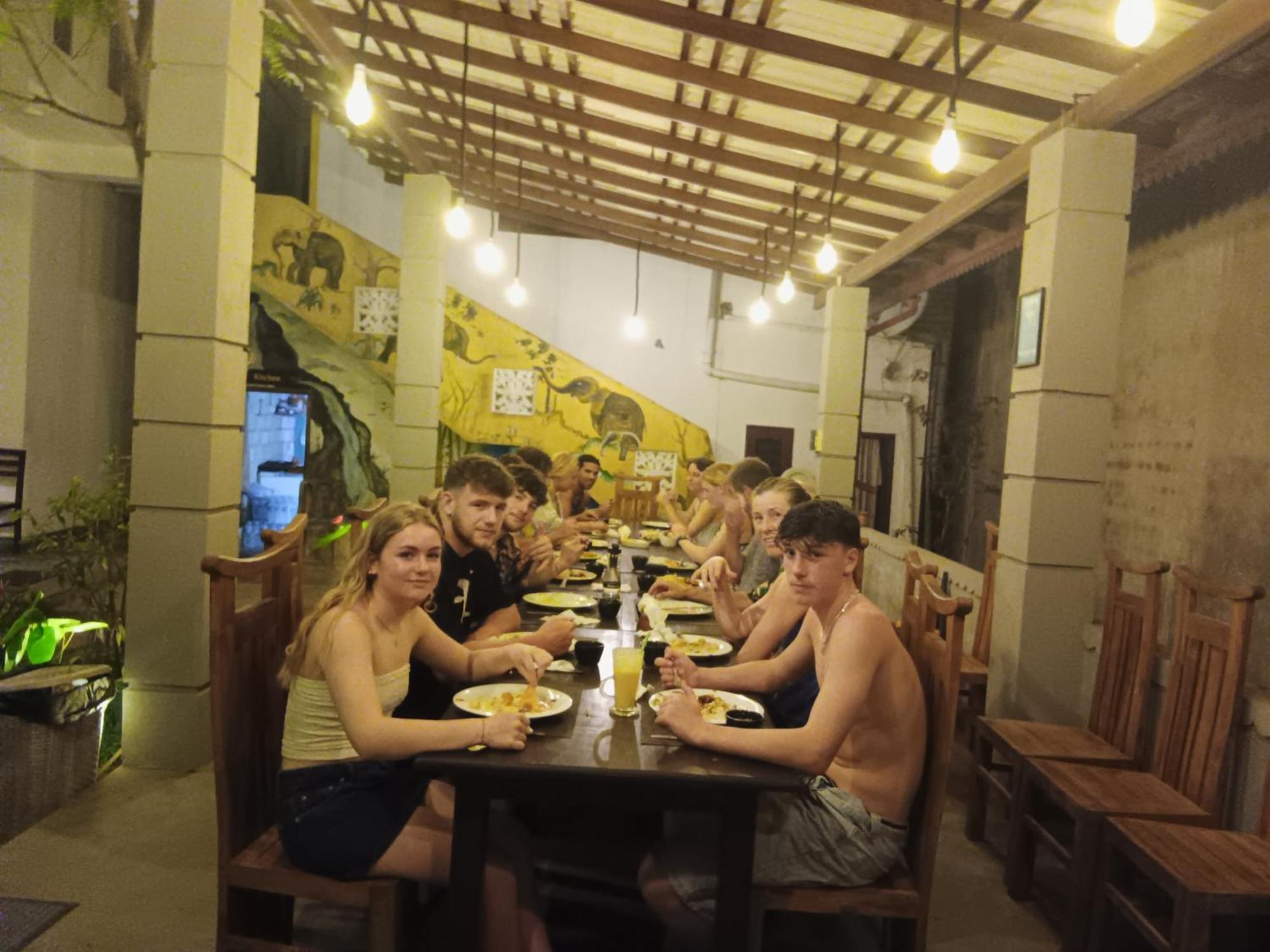 Plantation Surf Inn & Restaurant - Midigama East Ngoại thất bức ảnh
