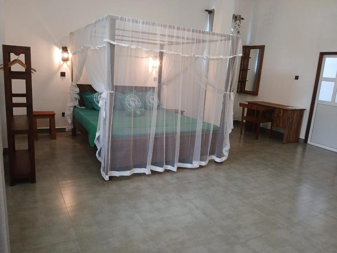 Plantation Surf Inn & Restaurant - Midigama East Ngoại thất bức ảnh
