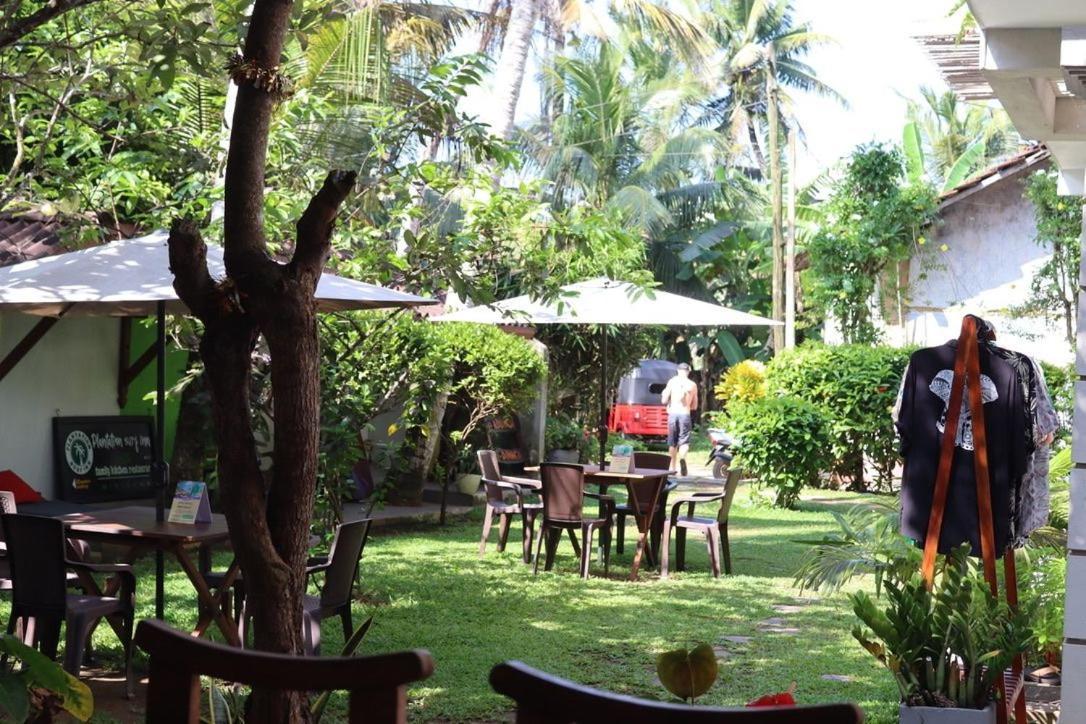 Plantation Surf Inn & Restaurant - Midigama East Ngoại thất bức ảnh