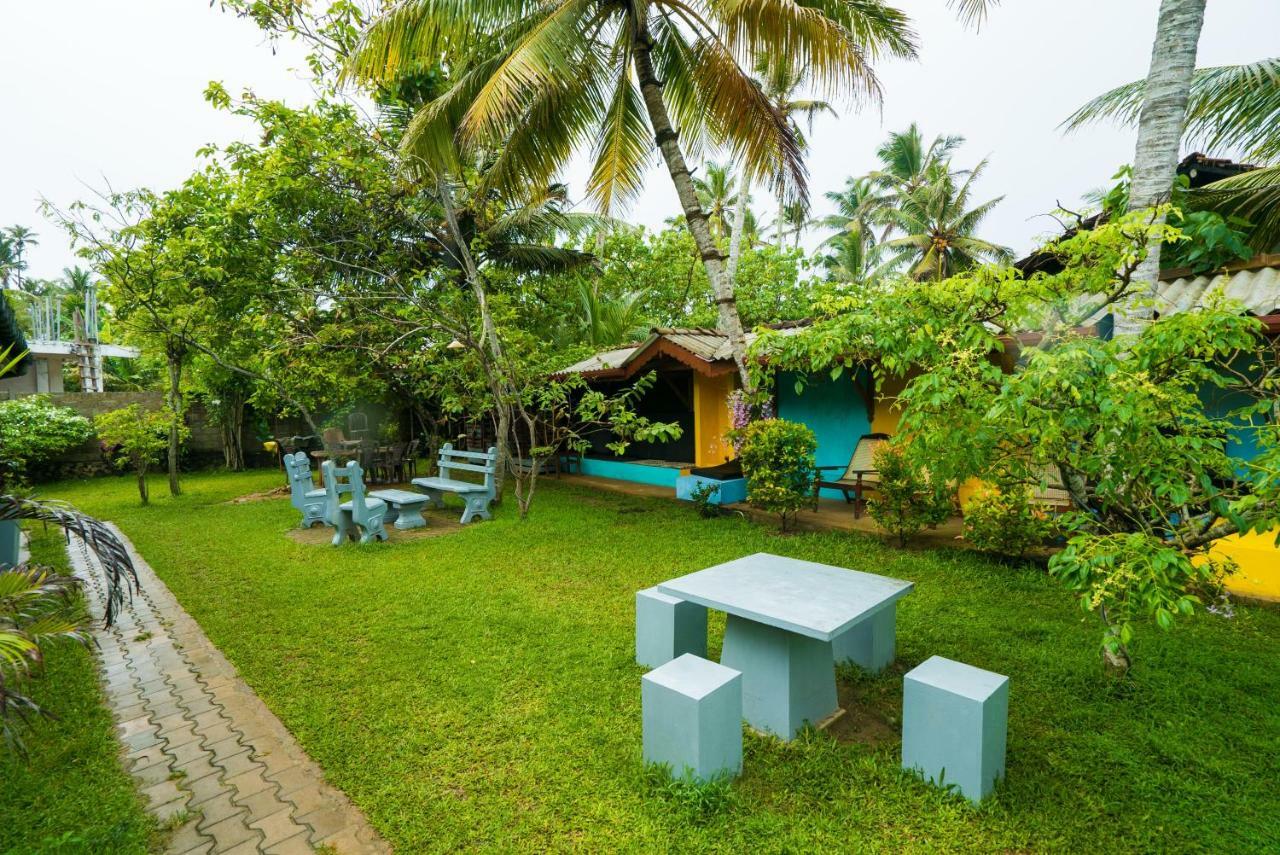 Plantation Surf Inn & Restaurant - Midigama East Ngoại thất bức ảnh